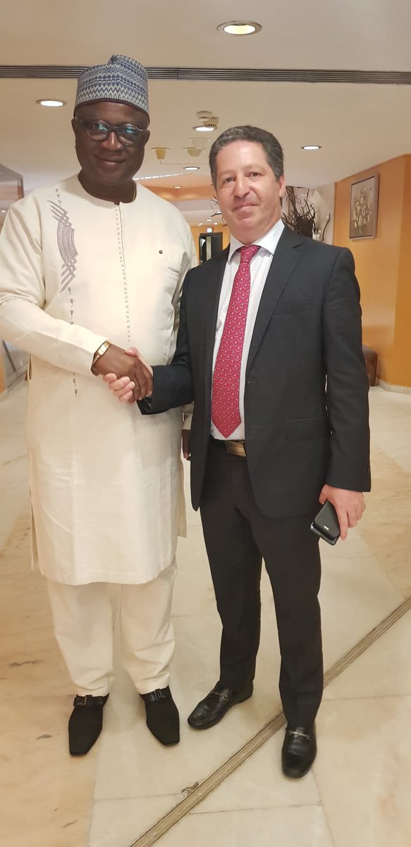 Le Maire Armand Roland Pierre BEOUINDE a été élu ce 26 juillet, vice président Afrique du comité exécutif de cités et gouvernements locaux unis (CGLU) monde, lors de la réunion extraordinaire du comité exécutif de cités et gouvernements locaux unis d'Afrique (CGLUA ) au Gabon.