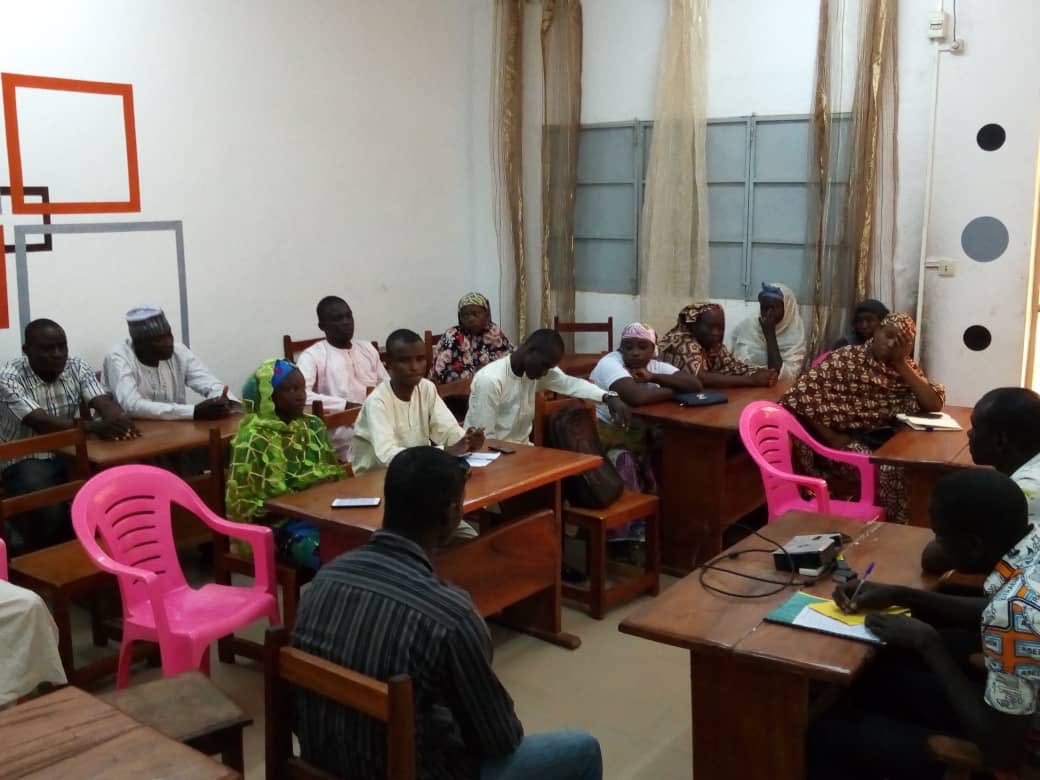 AAlmar3's tweet photo. Rencontre entre les membres de l’Alliance de Maroua 3e pour faire le point sur leur participation au débat public.
#JeMengage 
@v2p
@EqualAccessCmr https://t.co/A33aAlHuDX