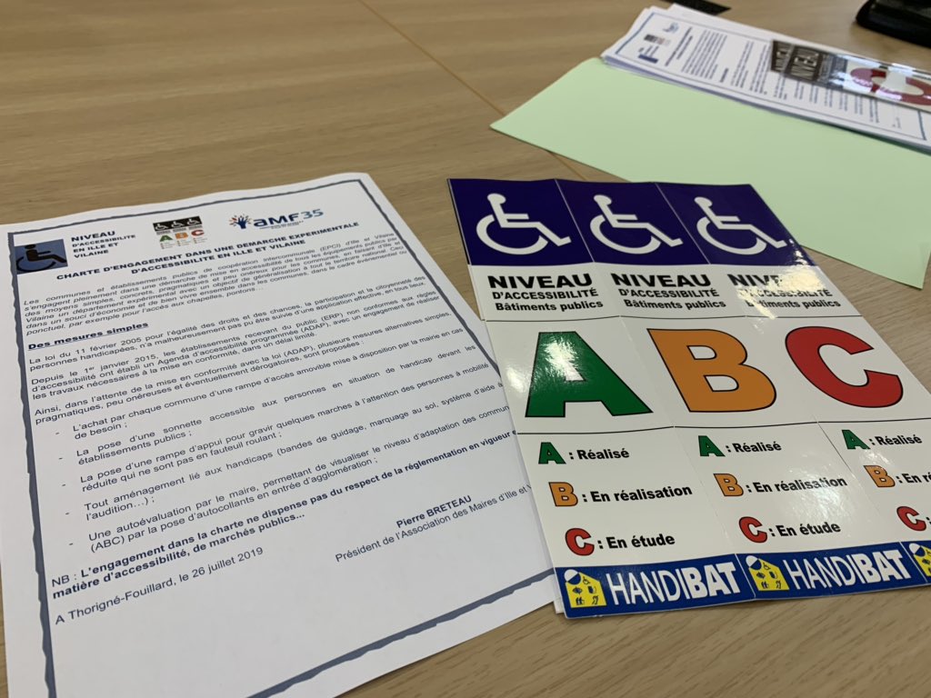 PierreBreteau's tweet photo. ♿️ Hier avec Yann Jondot signature d’une charte pour l’accessibilité de nos communes en Ille et Vilaine. Une démarche pragmatique, efficace, fondée sur des solutions simples mais qui répondent aux besoins des personnes en situation de handicap. @amf35_ s’engage ! https://t.co/ow3LHFX1Hz