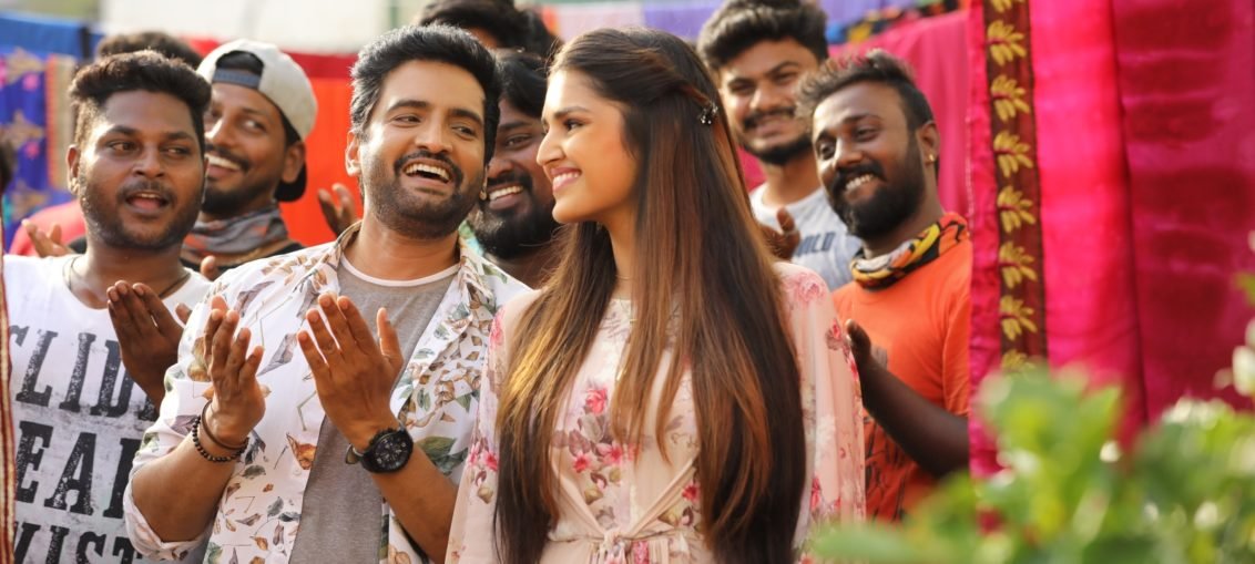 cineobserver's tweet photo. #A1movie is a fun-filled romantic entertainer that marks #Santhanam 's return as the king of comedy.  @taraalisha01 sparkles like a newly minted penny and steals your heart! Read my #review of @iamsanthanam's #A1! @proyuvraaj #a1review #Review 
READ: https://t.co/ADvB4kDXyj https://t.co/HuMk8fWZWR