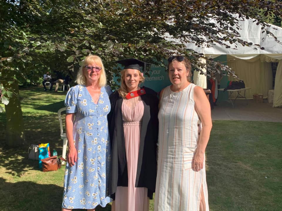ecokate92's tweet photo. This week I graduated from the University of Greenwich. It has been a life changing experience, giving me the knowledge, confidence and skills in a career I love. I am so thankful to all the staff and students for such amazing experience! #ProudtobeGre
@NRInstitute @FESGreenwich https://t.co/MNzZgHyilB
