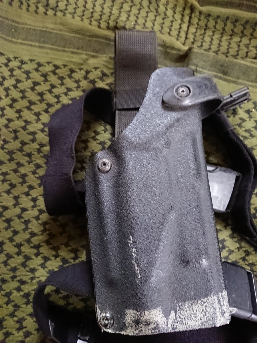 DARKKNI54156854's tweet photo. OLD SAFARILAND HOLSTER
#USMC #forcerecon
#meusoc https://t.co/9pH4ONrqdW