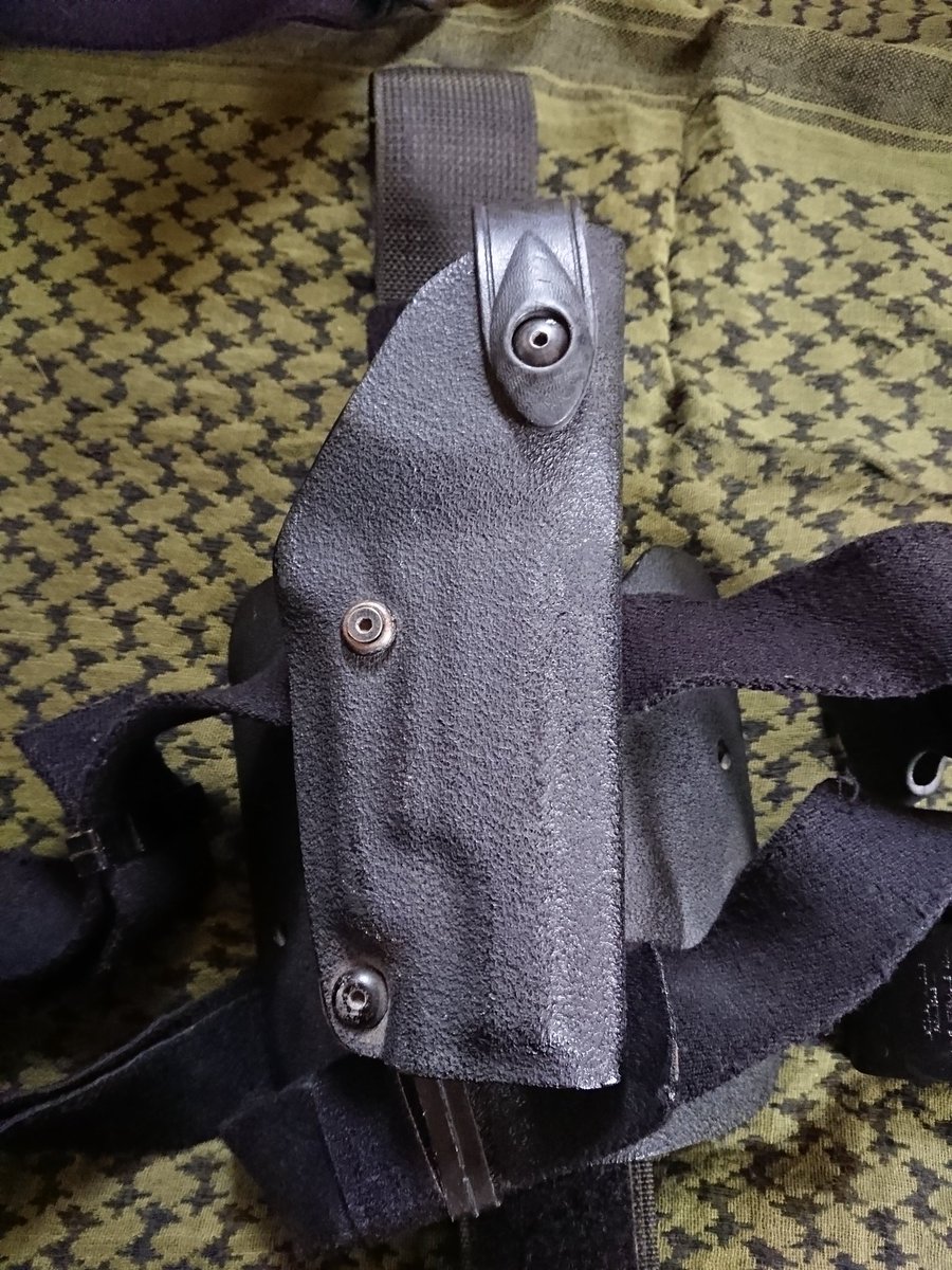 DARKKNI54156854's tweet photo. OLD SAFARILAND HOLSTER
#USMC #forcerecon
#meusoc https://t.co/9pH4ONrqdW