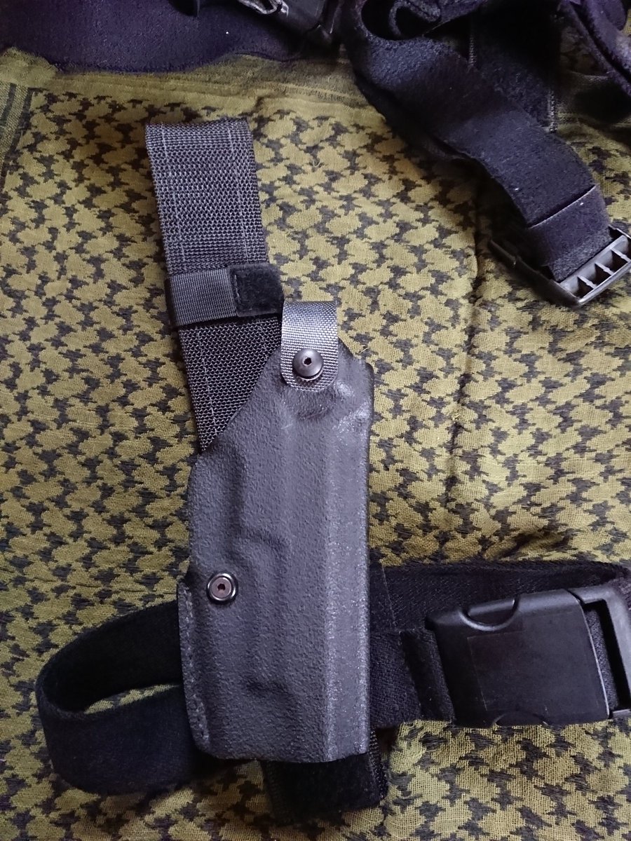 DARKKNI54156854's tweet photo. OLD SAFARILAND HOLSTER
#USMC #forcerecon
#meusoc https://t.co/9pH4ONrqdW