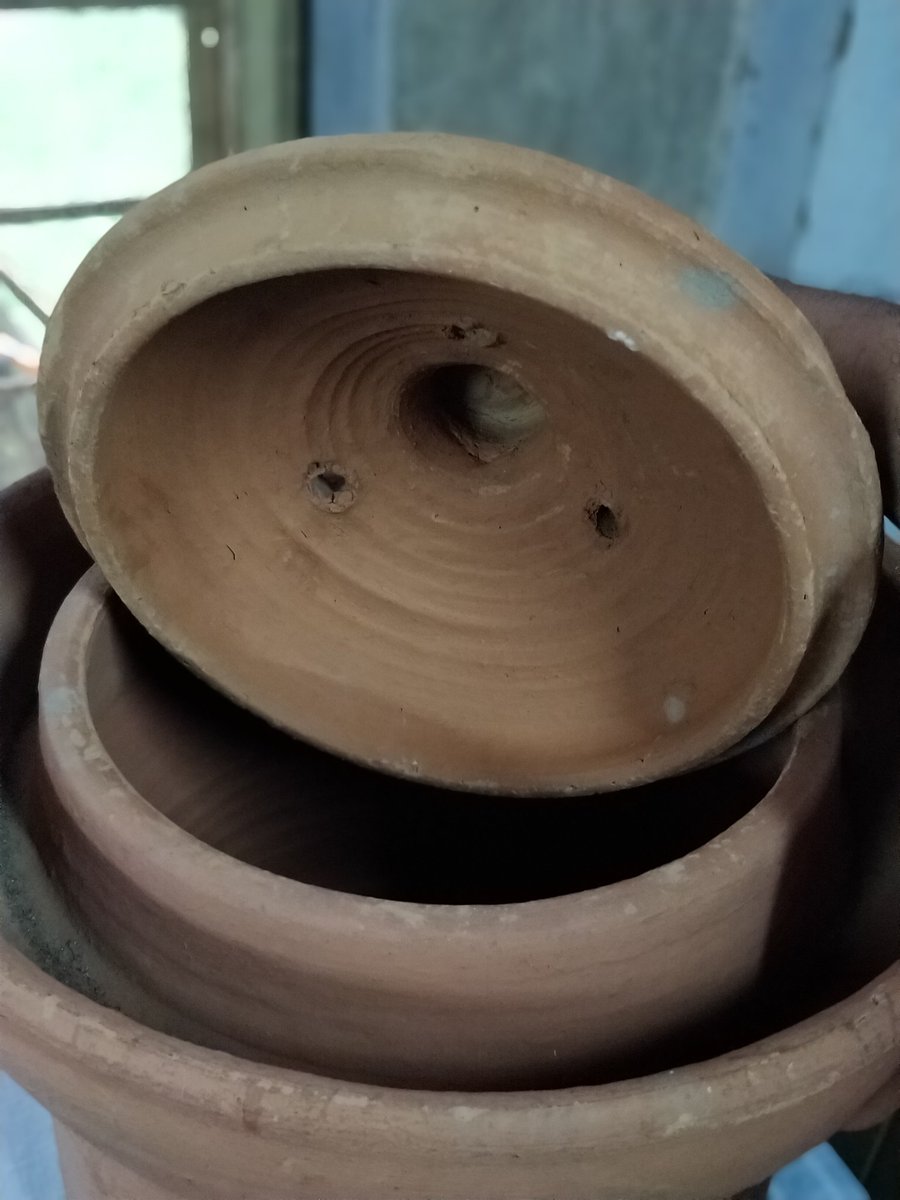 thinksaurabh's tweet image. Snippets from Centre of Science for Villages, Wardha. #peoplescience #democraticdesign 
Basic Refrigerator made from mud.