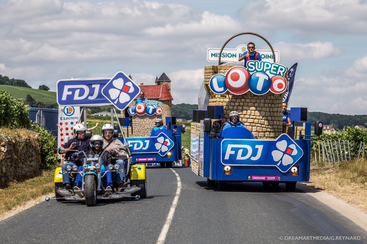 Julie Dremière (@ju_drem) on Twitter photo 🎉 Et c'est parti pour rejoindre la caravane @FDJsport au #TDF2019 <a href="/Albertville_fr/">Ville d'Albertville</a> !
🏍 Étape raccourcie mais journée de folie quand même ! Prêtes <a href="/__Nassima/">Nassima Driouach</a> et <a href="/championsdudigi/">Vanessa</a> ? 🌧 Même pas peur de la pluie ! #TourDeChance 🎉 Et c'est parti pour rejoindre la caravane @FDJsport au #TDF2019 <a href="/Albertville_fr/">Ville d'Albertville</a> !
🏍 Étape raccourcie mais journée de folie quand même ! Prêtes <a href="/__Nassima/">Nassima Driouach</a> et <a href="/championsdudigi/">Vanessa</a> ? 🌧 Même pas peur de la pluie ! #TourDeChance
