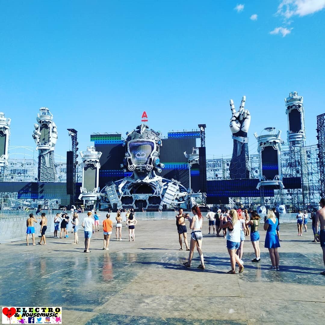 DJElectroHouseL's tweet image. Sólo 20 días,Ya pueden ir trazando la aventura que están por vivir en @afpfest 2019❤♫🔊😍🙌🔥#alfafuturepeople #afp #afp2019
#electro #electronicmusic #tomorrowland #rave #edmlove #love #edm #ibiza #party #MusicFestival #edclv2019 #EDMlife #dancing #Ultra2019 #dancing #festival