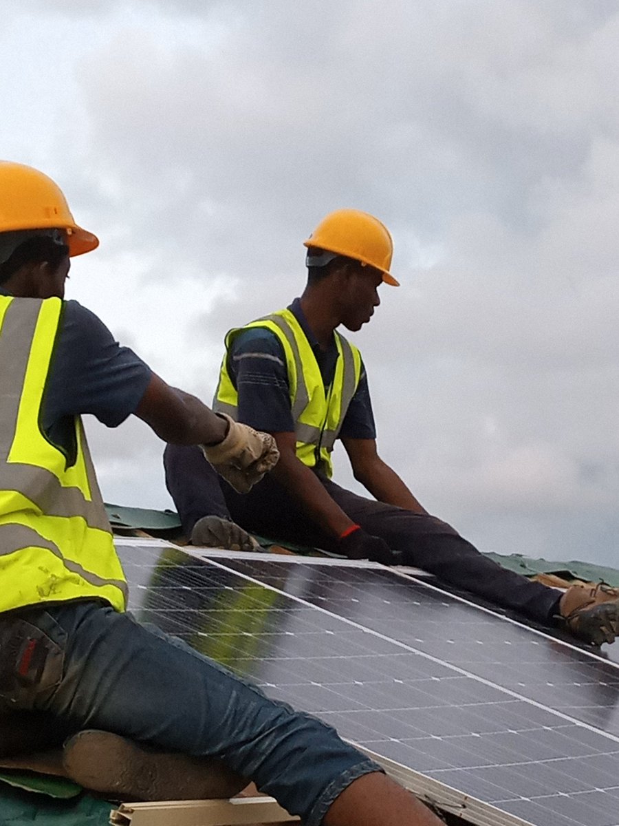 Trippledsolar's tweet photo. I am a solar consultant.
I am  a solar Reliable engineer 
@Trippledsolar
#sunpower 
#solar 
#solarenergy 
#solarpower
#greenenergy 
#greenpower https://t.co/LQxxevxhtl