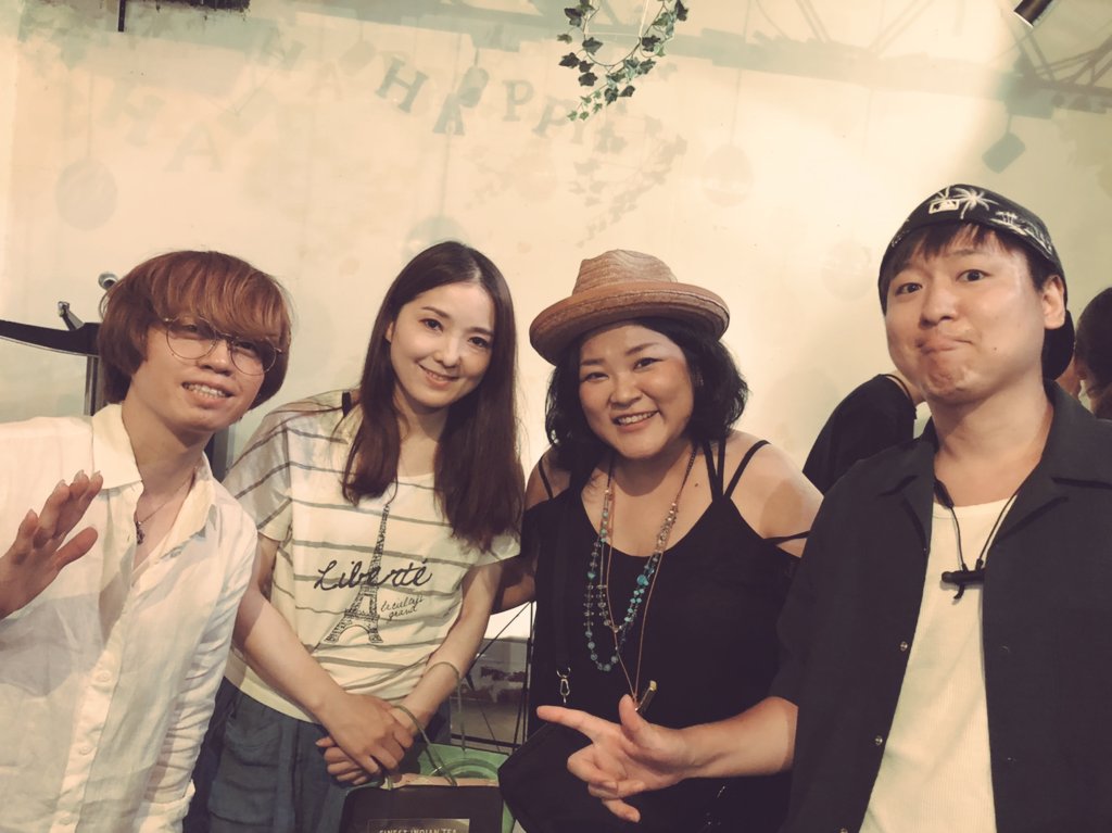 Kta_Z's tweet photo. 松千さんのライブにお誘い頂き行ってきた…!
CDは昔から聴いたことあったけど、初ライブ初対面!
俺のやられた心を和ませてくれました😭
東京にて佐世保人4名で写真を撮るという行為が、これがまた貴重な経験である!👌
#松千 #Shylee #佐世保 #板橋ファイト #インディーズPUSH2 https://t.co/kM6Cj0trTp
