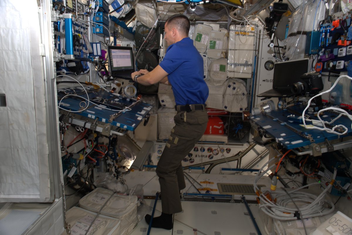 astro_luca's tweet image. .@AstroDrewMorgan sembra gia` perfettamente a suo agio mentre lavora nel Nodo2! / Drew Morgan already looks perfectly comfortable as he works in Node2!  #Exp60