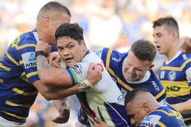 WARRIORS ROBBED ?!

A horror 9-2 penalty count and a late 'forward pass' decision gifted the <a href="/TheParraEels/">Parramatta Eels</a> victory over the <a href="/NZWarriors/">One NZ Warriors</a> 

Recap: bit.ly/2GwRuEO
