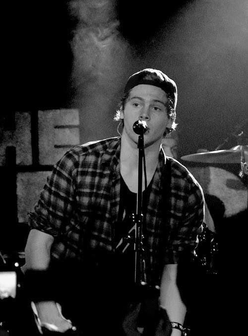 ashtheirwin's tweet photo. remember snapback luke and bandana ashton

good old days https://t.co/4dwticQJsL