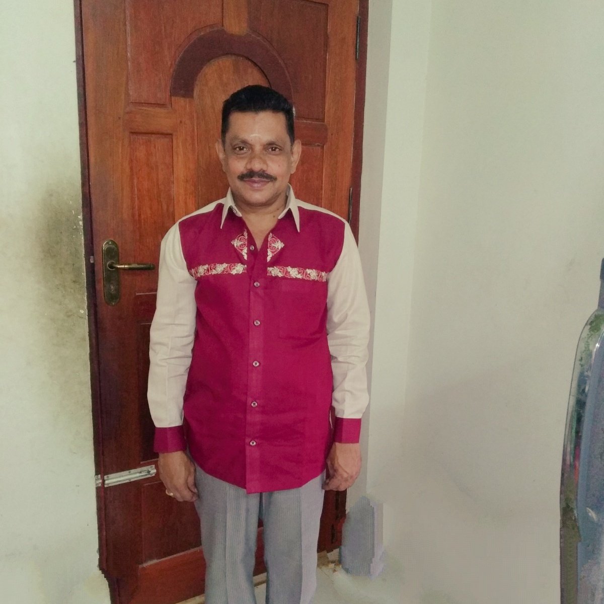 Yashsharm8's tweet photo. @LycaProductions @ikamalhaasan @shankarshanmugh @anirudhofficial @sreekar_prasad @muthurajthangvl K. P. Sarathy B. Com, vellore. 
Experience: one act plays, monoacting from school days, naturally HUMOROUS person. Many prizes from humour clubs,lions club etc..And participated in VIJAY TV DIVIDED SHOW(season 1) EPISODE 6 telecasted on aug5, 2018.CT NO: 
6374545922,7708232870. https://t.co/TbDiLavIQw