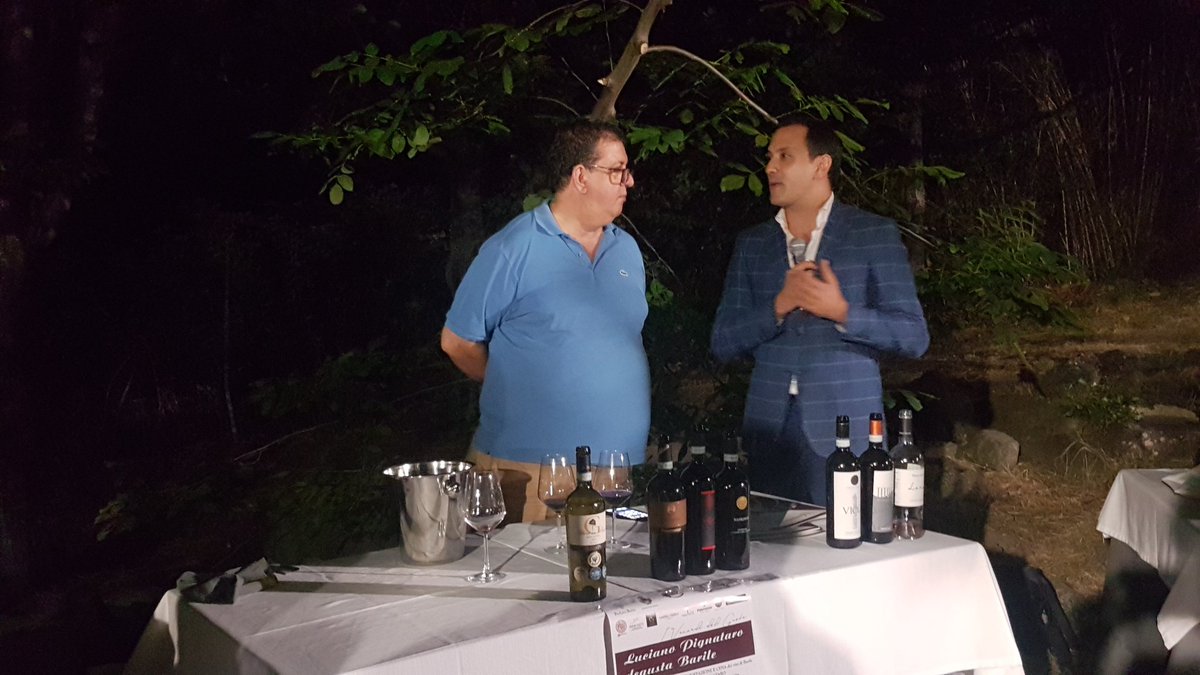 unplibasilicata's tweet image. @lucianpignataro degusta #Barile

Piacevole serata promossa da #ProLocoBarile e #ComuneDiBarile &quot;Venerdì del #Gusto&quot;  presso ristorante &quot;Al Boschetto&quot; con produttori #AglianicoDelVulture 
a parlare di #cibo #vino #territorio #prodottitipici
Prosit 🍷
#ProLoco #Vulture #Basilicata