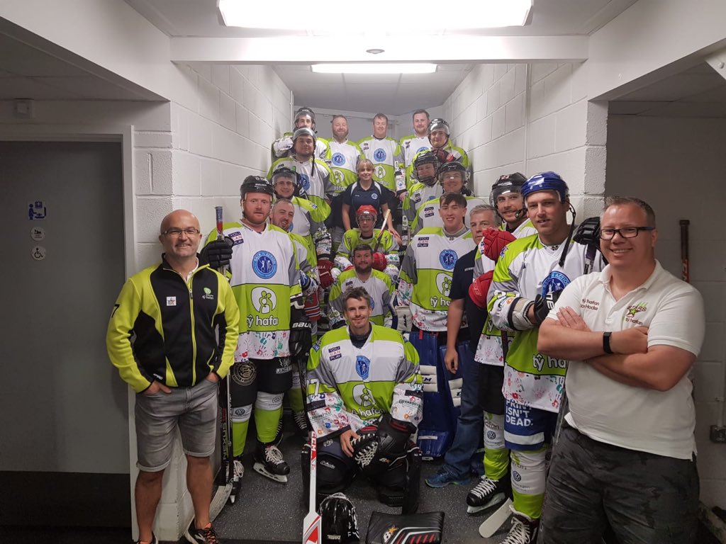 Team photo with these amazing bunch of guys today. Helping to Raise money for <a href="/tyhafan/">Tŷ Hafan Children's Hospice</a> with <a href="/tyhafanhockey/">Tŷ Hafan Ice Hockey</a> <a href="/BackInActionLtd/">Back In Action Ltd</a>