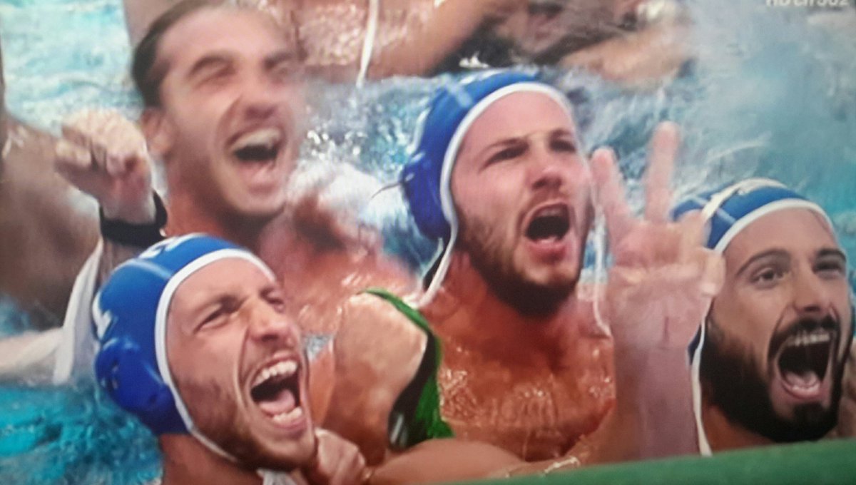 zizionice's tweet photo. #Gwangju2019 #Primielosentivo!! #wow !!🙌🙌🙌💛💙❤💙💛💙💛
@7belloOfficial 8 anni dopo l'oro di #Shanghai2011🔝 @niccofigari @FiglioliPietro @mattonis86  si regalano una storica doppietta!
 Ieri e oggi!!😀😀😀😀😀 https://t.co/FPdPADT6bV
