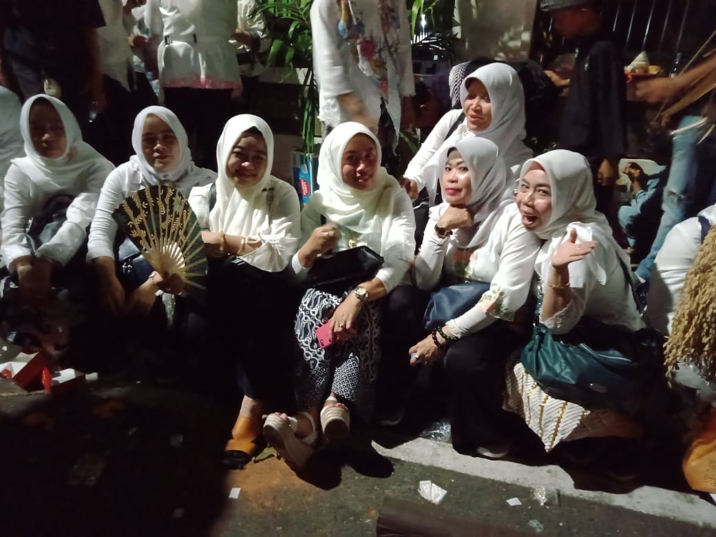 DPPKB2's tweet photo. DPPKB.....mantap ...pawai awug...#HUTPurwakarta https://t.co/XvWqh7D886