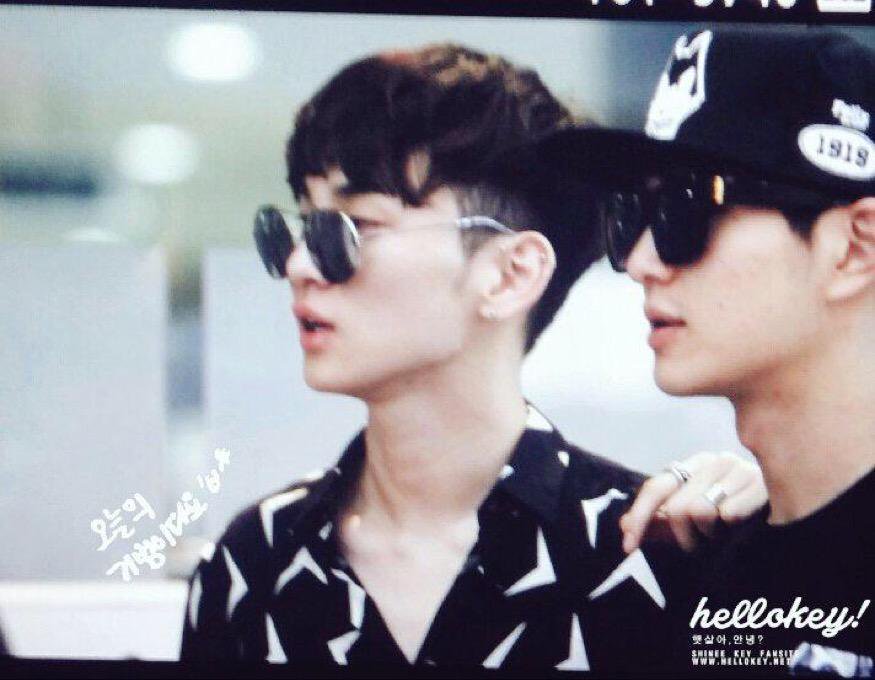 Isn't this sooooo cute?ㅠㅠ Happy 4th years for one of JinKibum's sweet moment at airportㅠㅠ 💕💕💕💕💕 #OnKeyFeels #OnKeyMoment #OnKey #JinKibum #온키 #진기범 cr: Reneeing &amp; HELLOKEY
