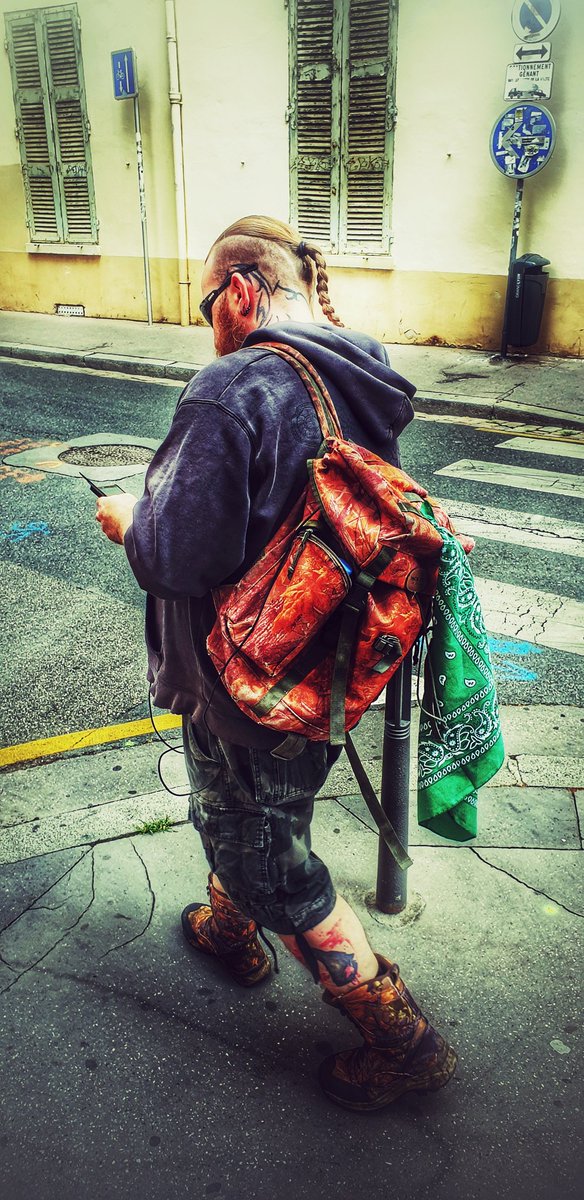 IndyPoke's tweet image. Serious trekking!! That badge will get some proper Km today! 

#embeddedreporter #ingressanomaly #Lyon