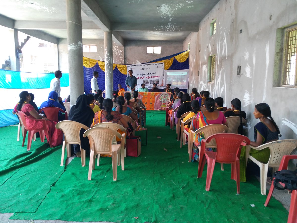 KakatiyaSandbox's tweet photo. Navodyami organized "Navodyami  Pragathi Jute Bag" training session at Sirikonda with 30+ Women entrepreneurs
on the took the part as Event guests Vijaya bank Manager Rakesh, And Sathish field officer, 
Sarpanch Ramakrishna,  MPTC Rajavva &amp; Srinivas.

#Navodyami
#kakatiya_sandbox https://t.co/nxDSkaxQ5I