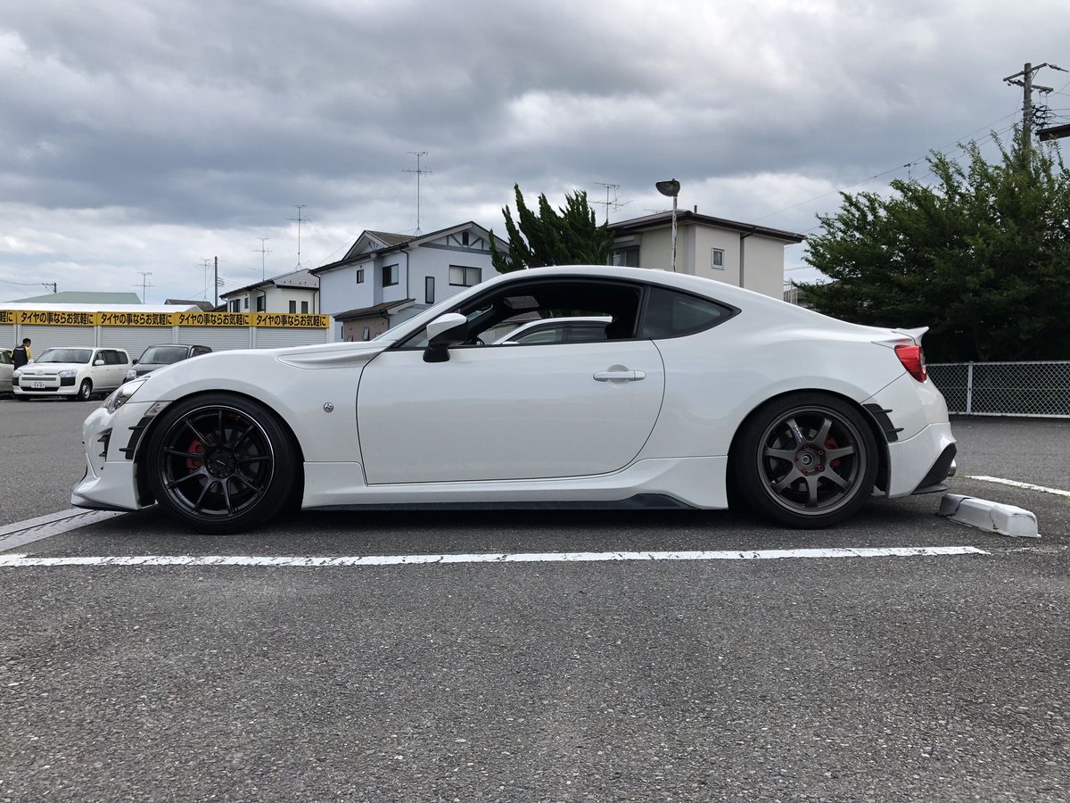 男女兼用 86 BRZ プリウス etc 輸入タイヤ 225/40R18 夏タイヤ CROSS