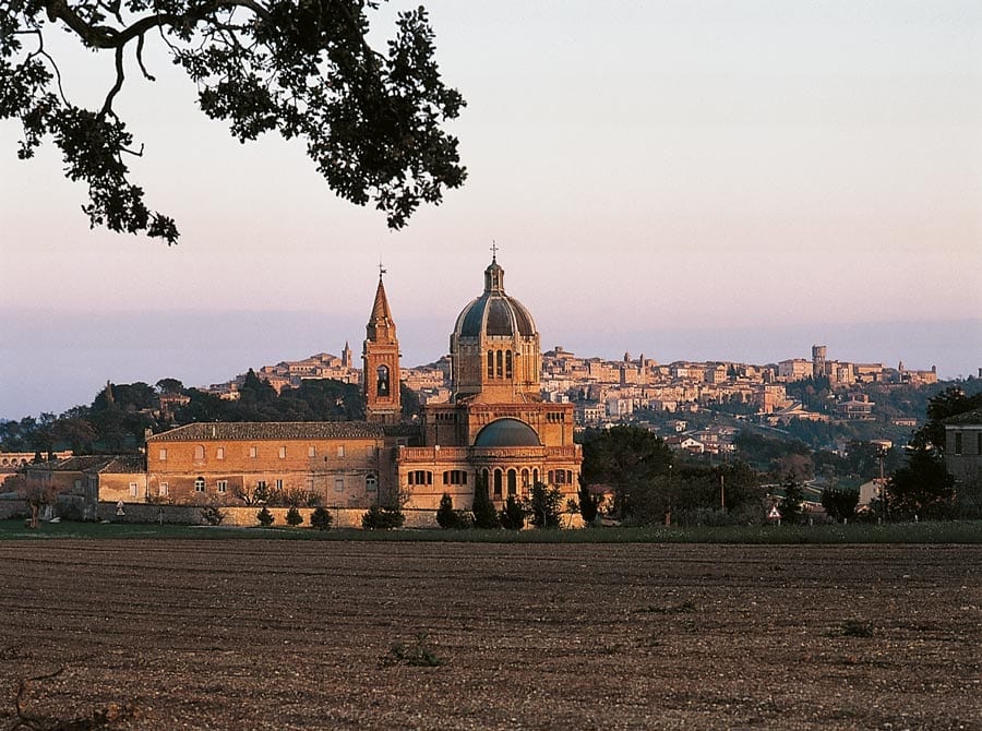 Sibilliniinmus1's tweet photo. #Treia, uno dei borghi più Belli delle Marche ospirerá il Gran Galá del #Sibillini del 👉 3 Agosto prossimo! @UffstampaPovia @tania_lighea @OperapopChannel ed #AlexFox sul palcoscenico insieme a tanti altri ospiti 🆒 Con @MarcheTourism 💯 @RegioneMarcheIT 💯 https://t.co/OCFG0wMEZ5