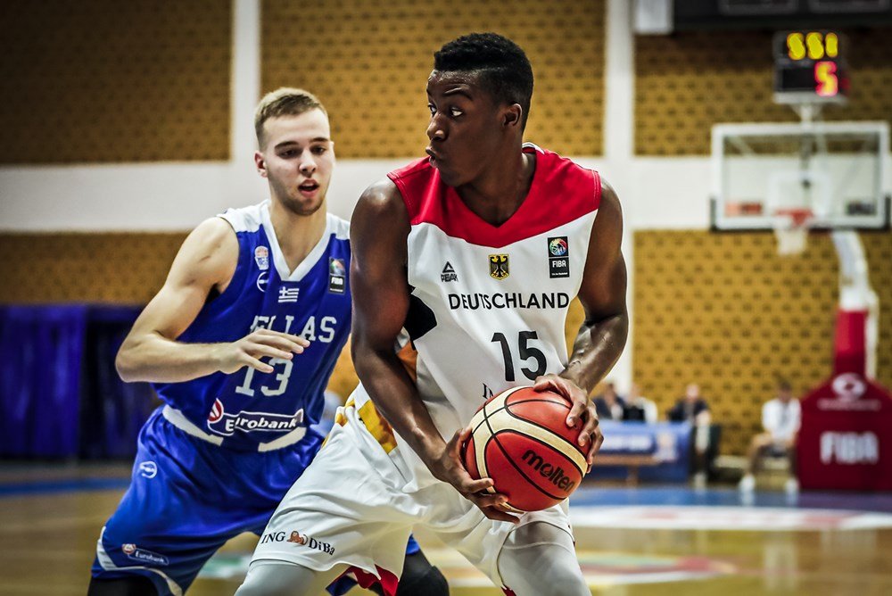 BBA_Ludwigsburg's tweet photo. 🇩🇪🇷🇸 Auftakt zur U18 EM! Das Team von @DBB_Basketball um das Ludwigsburger Trio #Hukporti #Herzog #Caisin trifft heute zum Turnierstart auf Serbien. Spielbeginn ist um 18.00 Uhr.
Hier geht's zum Live-Stream: https://t.co/Iwj45zu9tY
#turbofuertalente #KoerbefuerD https://t.co/e7zGxBb4BJ