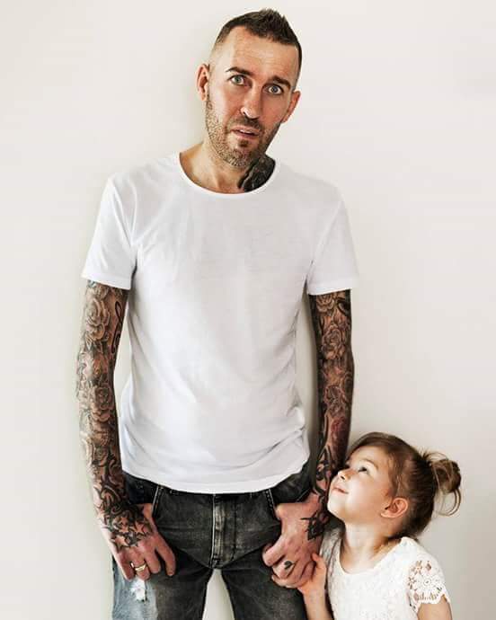 Happy birthday Fernando Ricksen!         