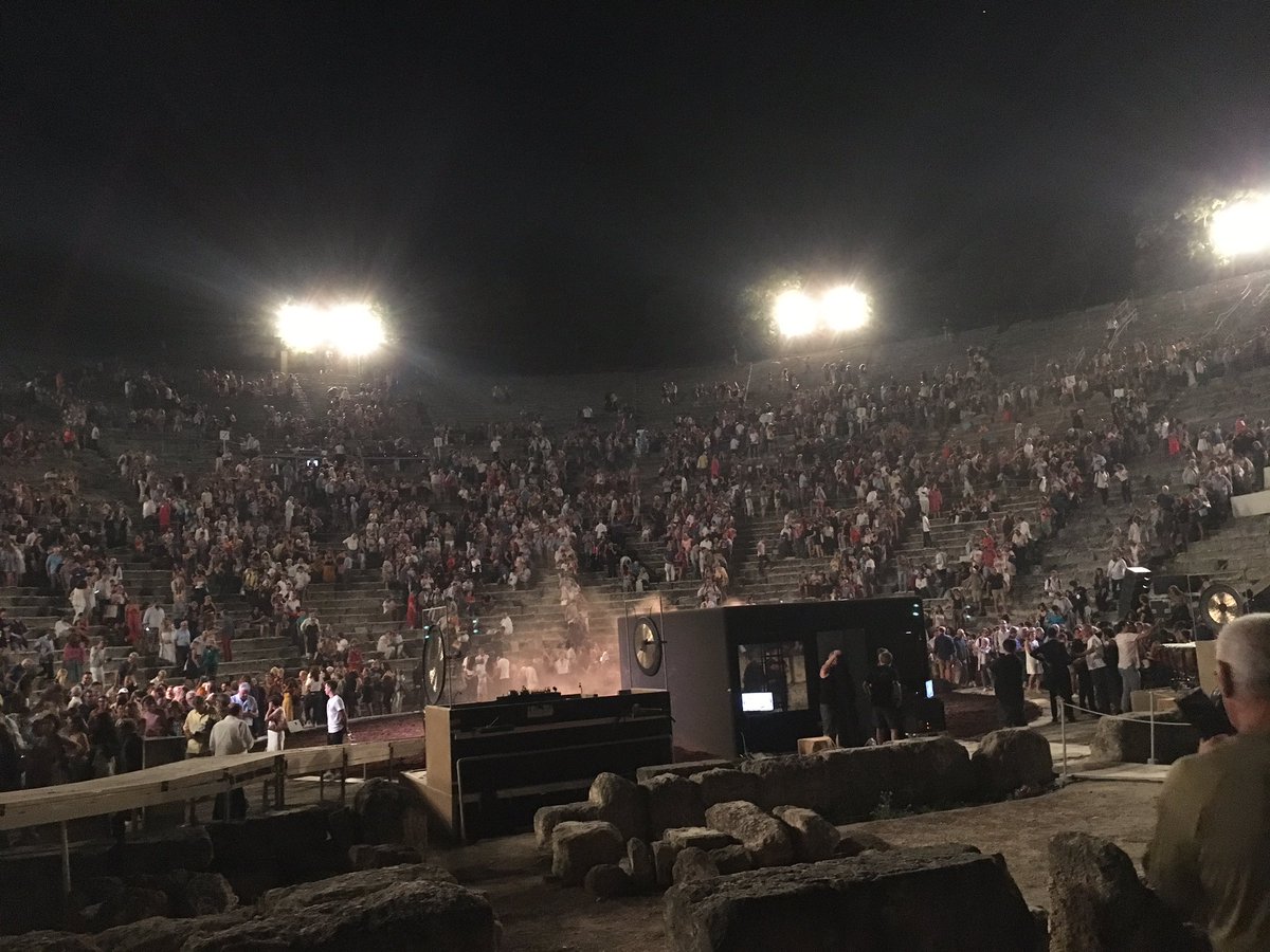 KervilerDe's tweet photo. @ComedieFr Une pièce d’Euripide dans ce lieu magique qu’est le théâtre d’Epidaure: un moment hors du commun pour les mécènes, amoureux du théâtre que nous sommes...
Merci à Marie Claire pour cette initiative: il va être difficile de faire mieux...
Amitiés à tous. https://t.co/UfCvmf2eS3