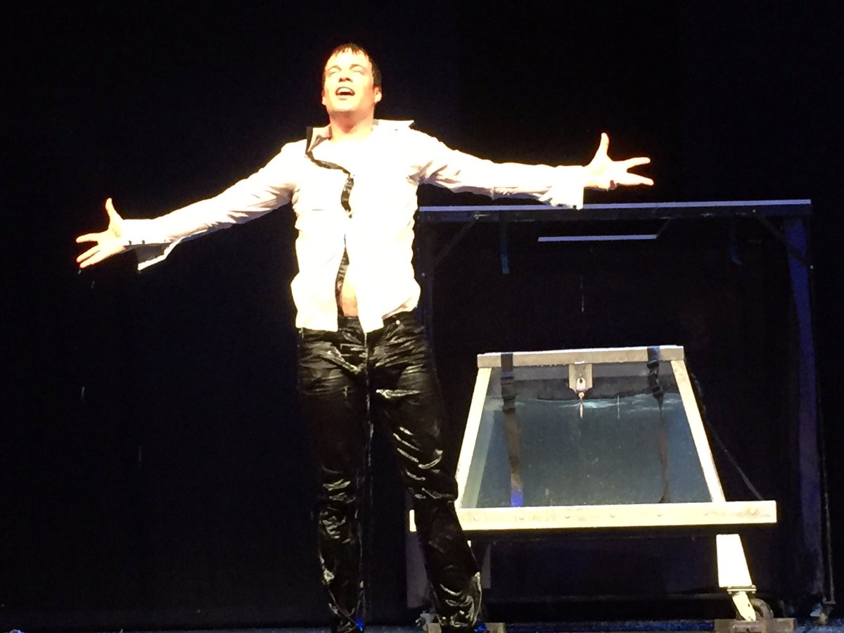 Si estáis por Madrid, no os perdáis el espectáculo de mi amigo Iñaki <a href="/MagoSun1/">Mago Sun</a> en el mítico teatro <a href="/teatrolara/">Teatro Lara</a> . Yo lo vi ayer . 👏👏👏