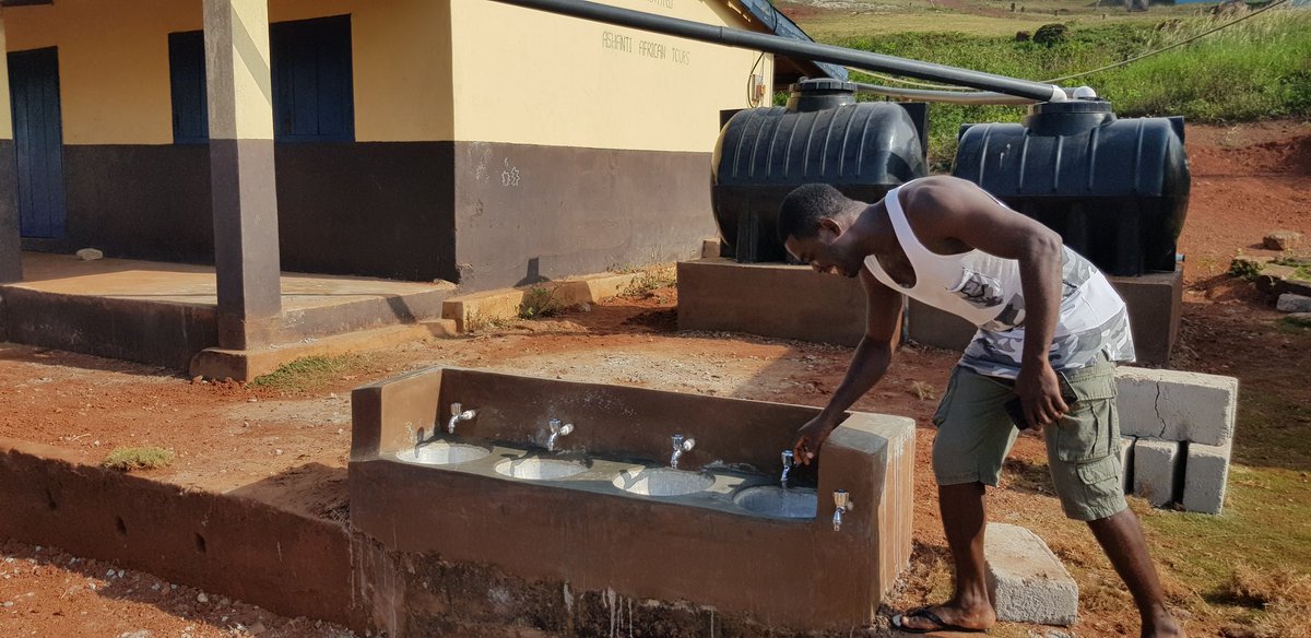RWBAexpeditions's tweet photo. We're in Kumasi after an amazing 4 days in Brenu working on the Sanitation project for the local school children. We also spent time at a Cocoa plantation. Today we head to the largest market in Africa! #marketmadness https://t.co/wl7rmuMy23