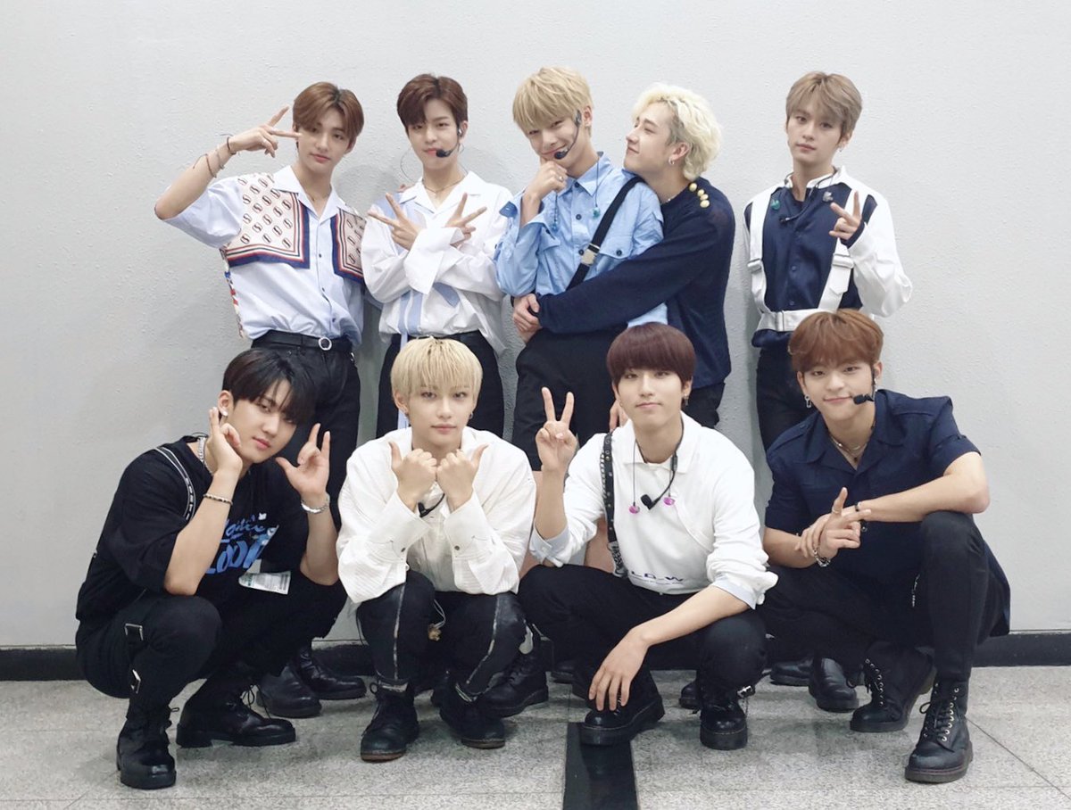 Stray_Kids's tweet photo. [스키지기] 음악중심 “부작용” 무대 잘 보셨나요~? 슼둥이들의 파워💪🏼넘치는 “부작용”과 함께 한여름 무더위도 시원~하게 날려버리시길 바라요😎 https://t.co/P285GCKAm3