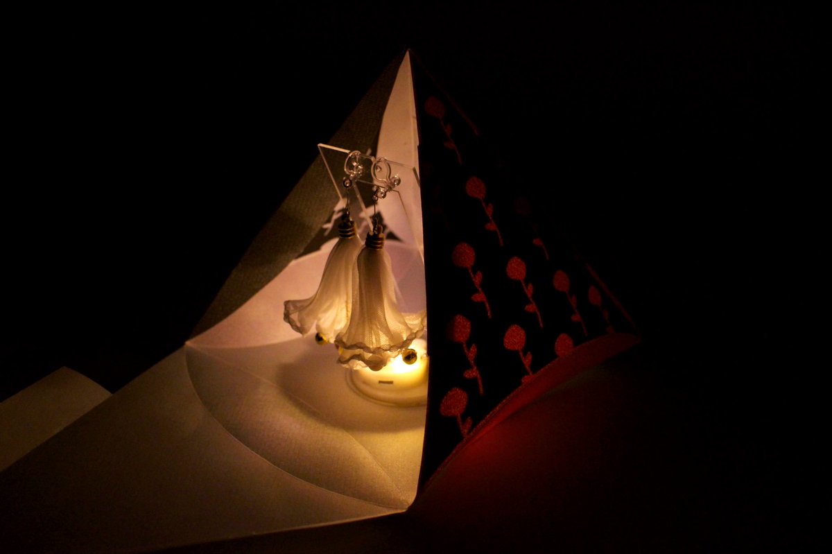 【真夏のデザインフェスタ】
〈開催日〉8/3(土)、8/4(日)
〈会場〉東京ビッグサイト青海展示棟
〈出展名〉Hygge
〈出展ブース〉 D-70、D-71

四季をイメージしたカラフルなアクセサリー入りランプシェードです。ぜひお越しください🌼
#真夏のデザインフェスタ #真夏のデザインフェスタ2019 #デザフェス