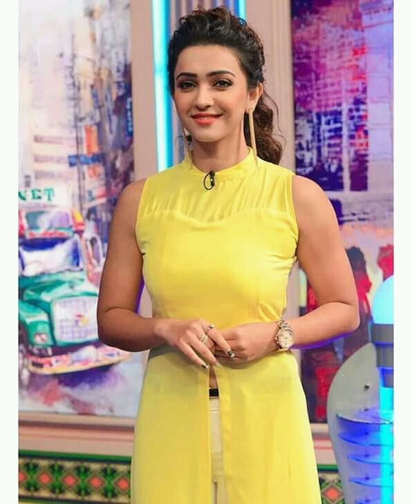 Being Yourself is The prettiest thing You can be .
#FeelGoodSaturDay 
@KoushaniMukher1
