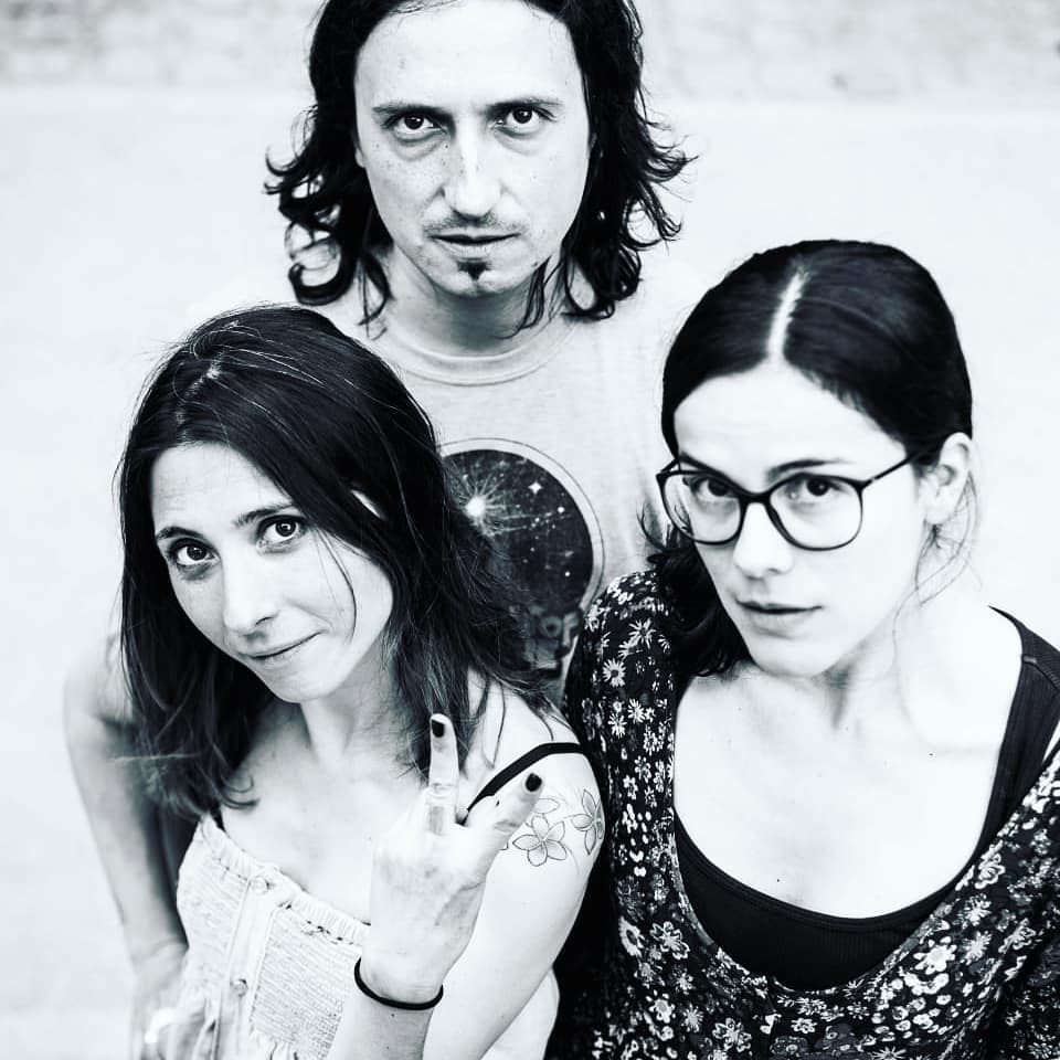 spdxmusic's tweet photo. (a 75% of the) band picture by the extraordinary Julie Falzon #spdxmusic #2girls1boy #illuminatishirt #staircaseparadox #girlsband #indiepopband #shoegaze #dreampop #kernelpanicrecords https://t.co/DCs286MkDO