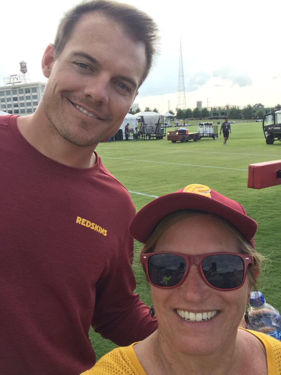 whosuzieq's tweet image. Met the OC! Appreciate the time and pic opportunity, #kevino’connell #httr #SkinsCamp