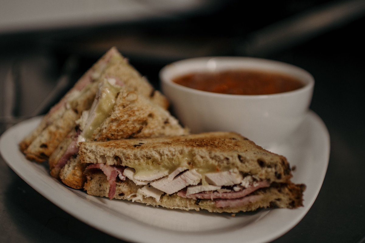 It’s the weekend!!! 🎉🎉 We can’t wait to see you come down here today for your breakfast or lunch! Why not bring your family and friends along with you and try one of our incredible soup and sandwich combos! Today’s soup is broccoli and cheddar 🥦
