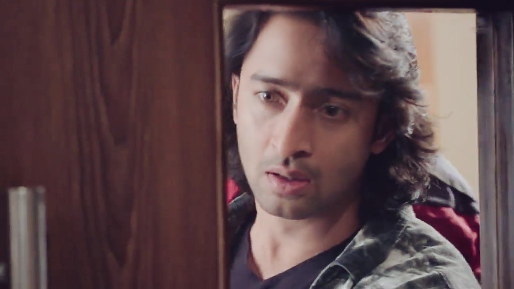 But he came back for the girl he barely know, bcz he has a soul connection with her Abir Rajvansh you have my whole heart  #ShaheerSheikh  #ShaheerAsAbir  #YehRishteyHainPyaarKe