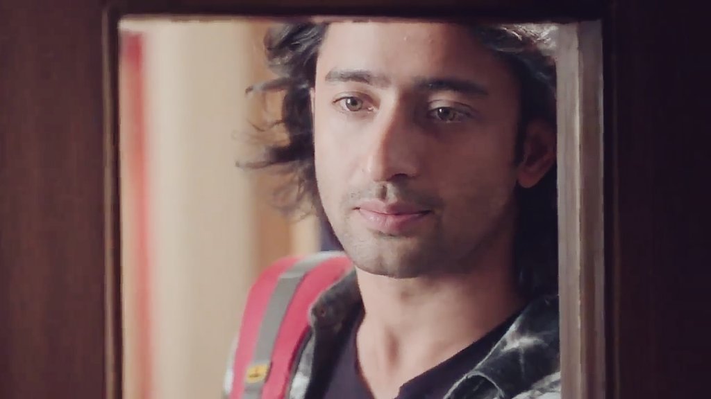 But he came back for the girl he barely know, bcz he has a soul connection with her Abir Rajvansh you have my whole heart  #ShaheerSheikh  #ShaheerAsAbir  #YehRishteyHainPyaarKe