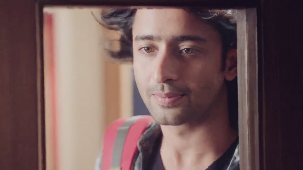 But he came back for the girl he barely know, bcz he has a soul connection with her Abir Rajvansh you have my whole heart  #ShaheerSheikh  #ShaheerAsAbir  #YehRishteyHainPyaarKe