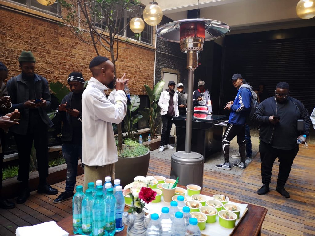 PUMASouthAfrica's tweet photo. It’s time for #SelectStudios 💃🏼💃🏼💃🏼. @ThaboThabiso the 🧠s behind @yoMzansiSneaker, will be sharing pro tips & hacks for video content creation & schooling you on how to to create killer content even on a 📱. And ofcourse we’ve got the fam @frypanmfula keeping things flowing 🌊 https://t.co/7uZooTXisi
