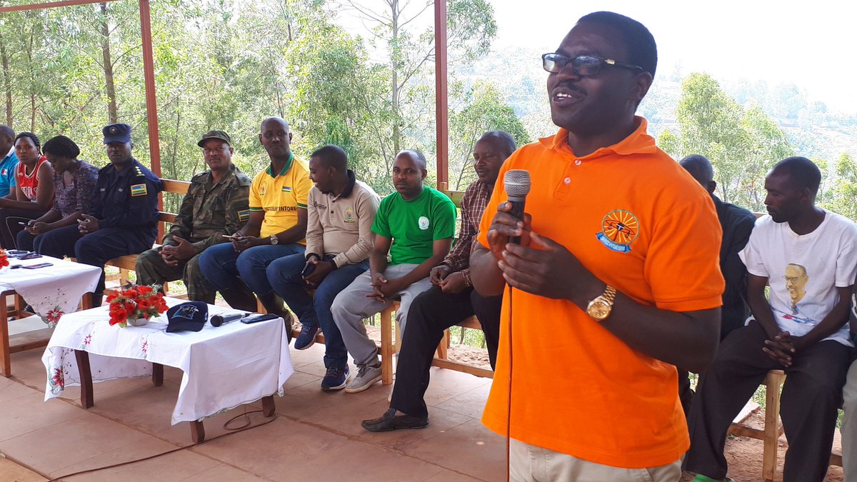 GakenkeDistrict's tweet photo. Mu butumwa bwatanzwe n'Inzego zitandukanye @GakenkeDistrict  nyuma y'umuganda usoza ukwezi kwa Nyakanga 2019 abaturage basabwe kwirinda icyorezo cya Ebola no kwitegura umunsi w'Umuganura uzaba tariki ya 02 Kanama 2019. @RwandaLocalGov @gatjmv https://t.co/R1cdvoRgzw