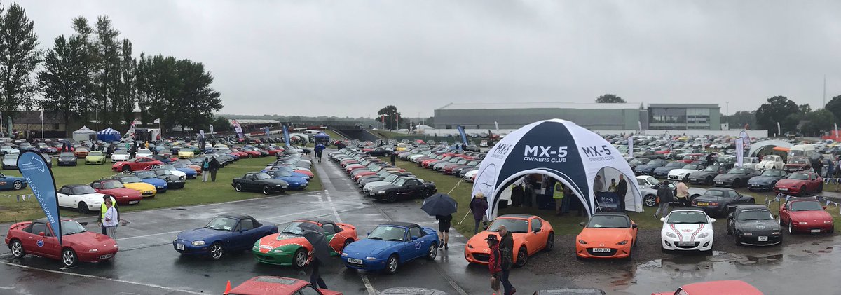 sallieann6's tweet image. @Mazda_UK @mx5oc @SilverstoneUK @Silverclassic @mazdaukpr #greatdisplayatsilverstoneclassics #wetdays #mx5 #mazdamx5 #silverstoneclassics