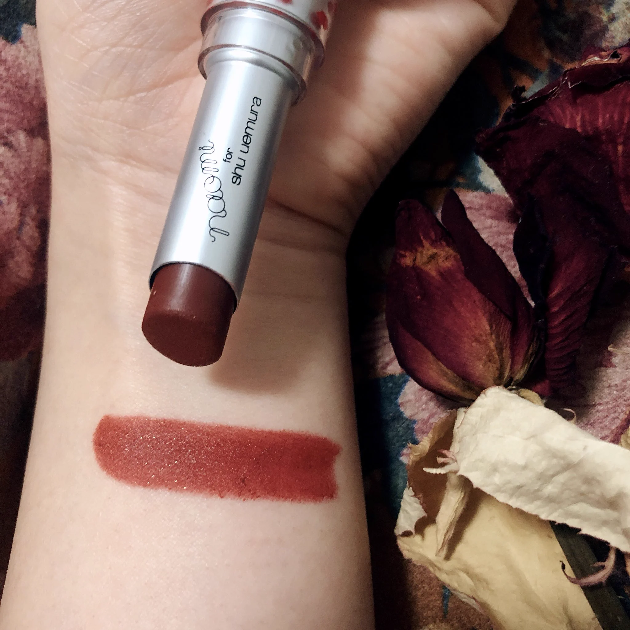 渡辺直美さんプロデュース「シュウウエムラのリップ」がかわいい。使ってみたくなるきれいなカラーです。