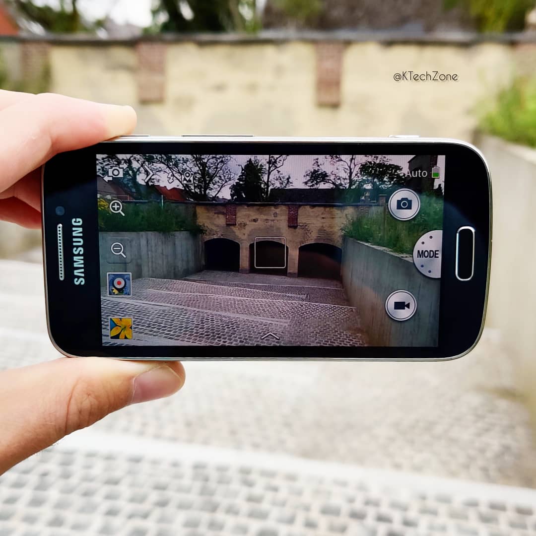 KTZ_KTechZone's tweet photo. A BLAST from the PAST😮😱💥 Can You GUESS which #ICONIC #smartphone this is❓❔
#ktechzone #blastfromthepast #ablastfromthepast #10xzoom #zoom #phone #samsunggalaxy #samsungmobile #dutchblogger #frenchblogger #belgianblogger #throwback #android #google #smartphonecamera https://t.co/jmNQqu0C1b