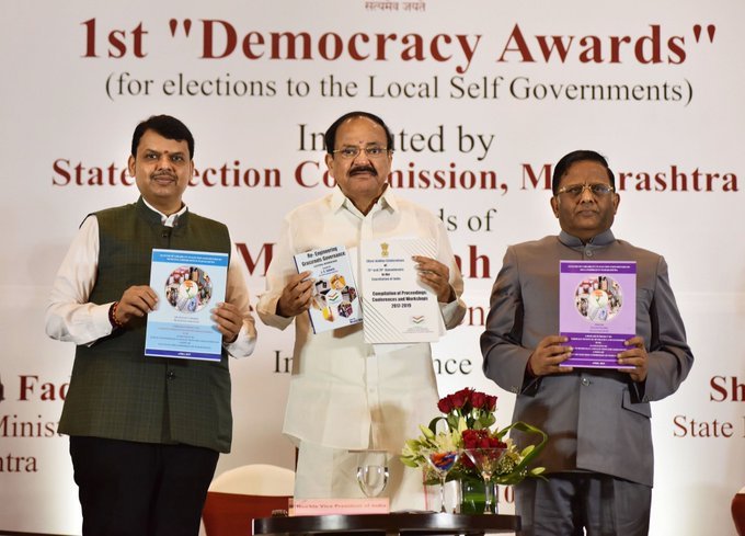 Vice President @MVenkaiahNaidu confers 1st #DemocracyAwards instituted by State Election Commission of Maharashtra