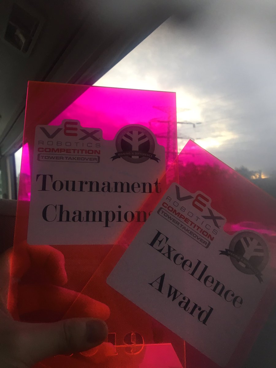 team96498's tweet photo. 96498A getting that bread 🥖 😎

.
.
.
.
#vexrobotics #vexroboticscompetition #copperfieldcollege #team96498A #vexEDR #robotics #designawards #teamcuriosity #vexwords #vextowertakeover https://t.co/5bPEtEbS5g