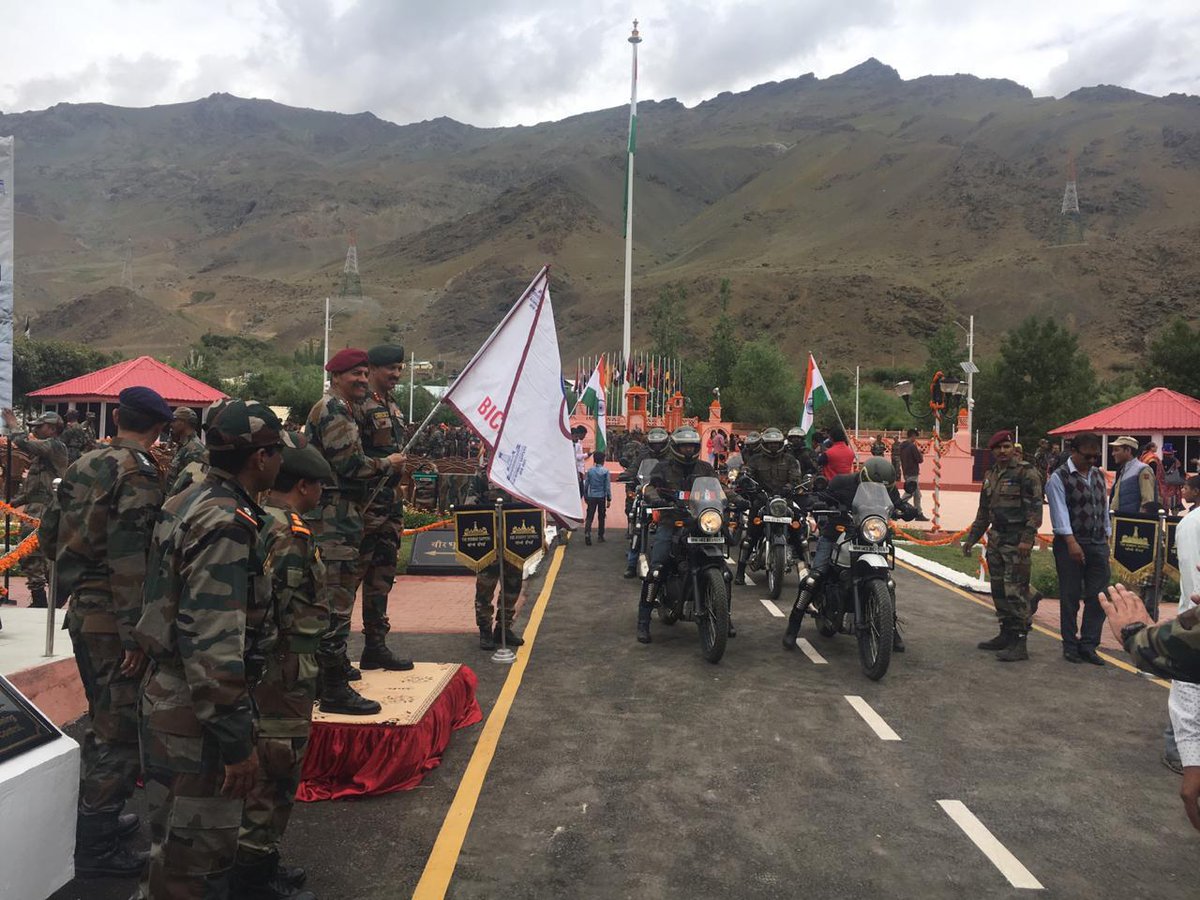 adgpi's tweet photo. To commemorate 200 years of its raising, the Bombay Sappers Bicentenary Motorcycle Expedition, from Dras to Pune, comprising of Two Officers, One JCO and 10 OR was flagged off post laying of wreath at Kargil War Memorial.
#IndianArmy
#AdventureWayOfLife https://t.co/TyWWnXJjkP