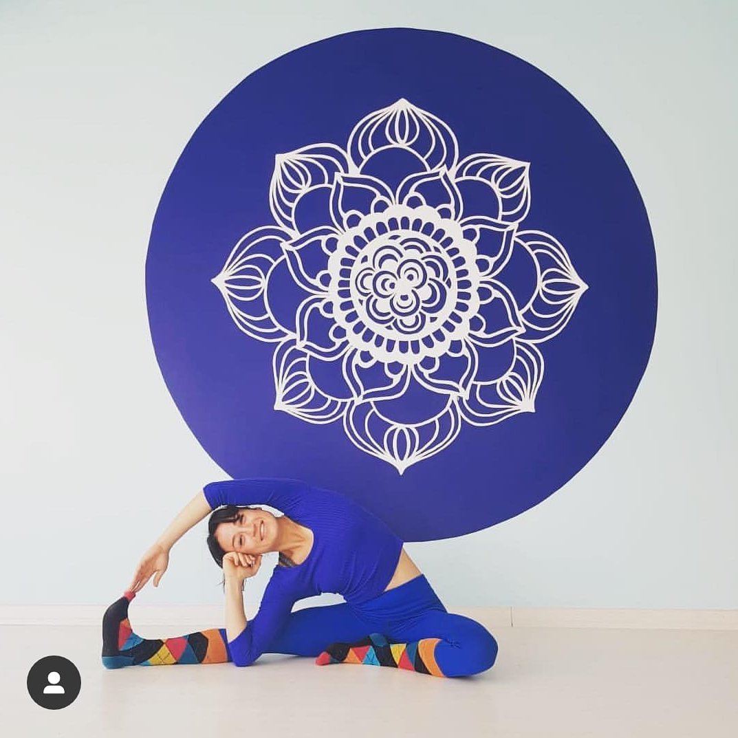 YogaSala's tweet photo. Hayatı yaşanır kılan, hayallerin ve kalbindeki sonsuz renkli gökkuşağıdır. Bırak kalbinin renkleri sarsın etrafını...🌈🧘
YogaŞala tüm renklerin ortak noktası.#yogasalaistanbul #yogaweekend #yogaiyigelir #yogamerkezi #yogayap #yogaweekend #cumartesi #haftasonu https://t.co/cuUMGpzGmL