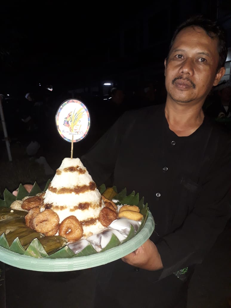 rusliedi's tweet photo. Makanan tradisional orang sering menyebutnya AWUG....#HUTPurwakarta https://t.co/3D5hJ2e4NO